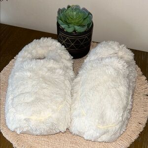 Warmies Cozy White Microwaveable Fuzzy Slippers